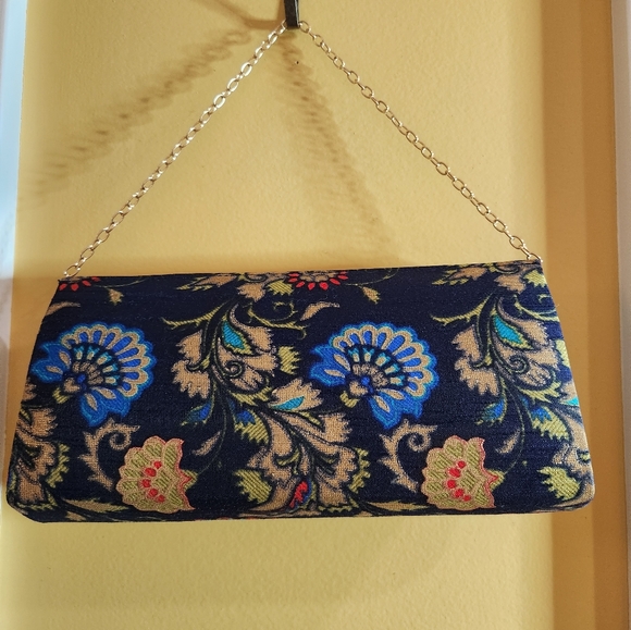 OKPTA Vintage Blue Floral/Gold Fabric Appliques Clutch with Gold Chain Strap - Picture 3 of 6
